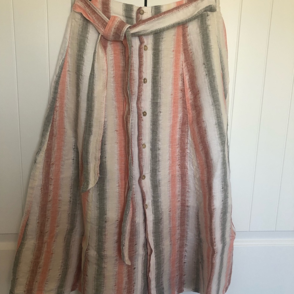 Tregene size XS button down skirt with elasticized waist & attached side ties.